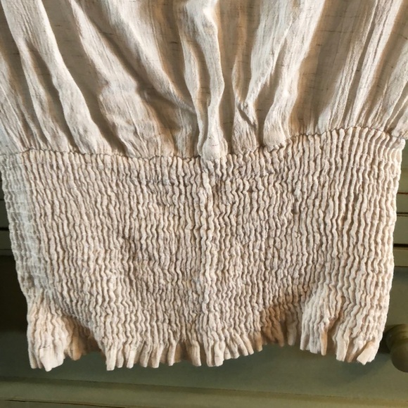 Neutral Summer Top with Puff Sleeve - Picture 4 of 4